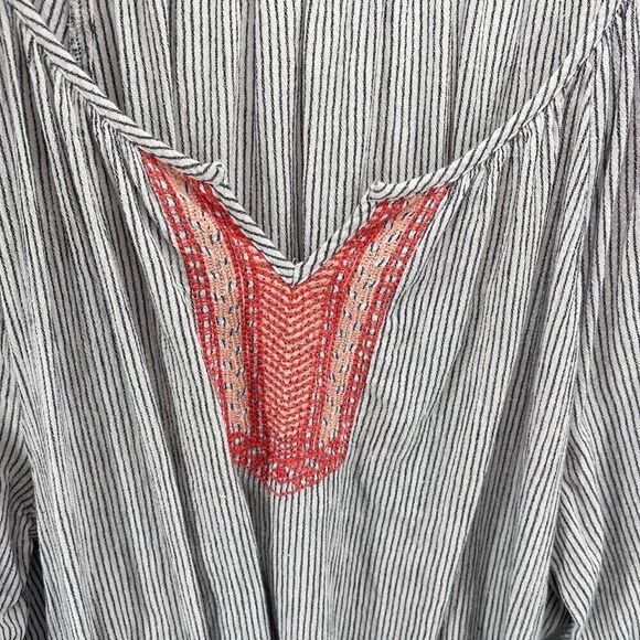 Womens Top Blouse Tunic Roll Tab Sleeve Stretch V Neck Striped Black White 2X - Picture 7 of 9